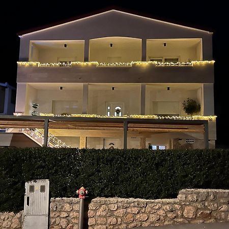 Apartmani Tomeri Starigrad Paklenica Exterior photo