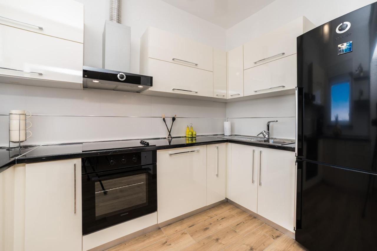Apartmani Tomeri Starigrad Paklenica Exterior photo