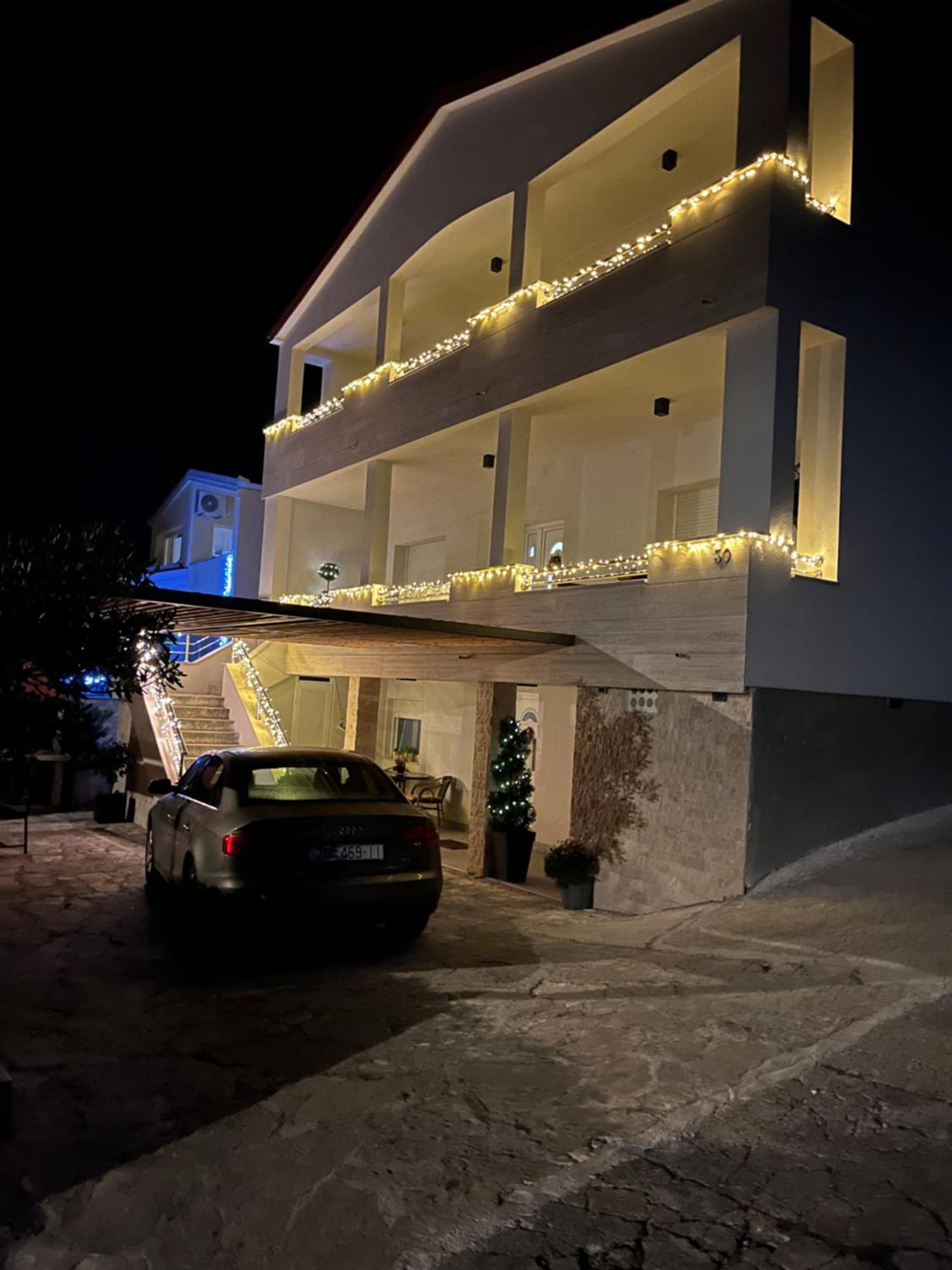 Apartmani Tomeri Starigrad Paklenica Exterior photo